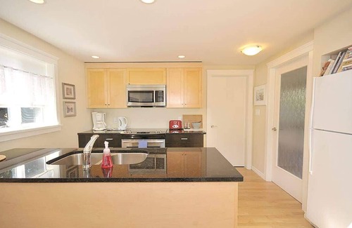 Sidney House | Cozy 2 Bedroom Sidney Cottage Steps from the Beach