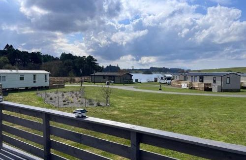 Balminnoch Ski Chalet | Scenic Heron View Holiday Home with Pool & Pet-Friendly Stay