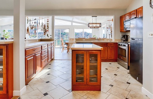 Town of Jerusalem House | Experience Heron Way: Exceptional Amenities Awaits You