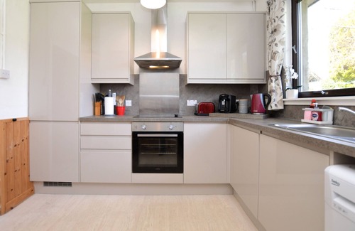 Kilmun Cottage | Pet-Friendly Heronlea Cottage in Picturesque Scotland