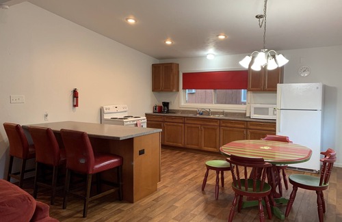 Sister Lakes House | Unforgettable Herons Nest at Viewpoint Beach Retreat