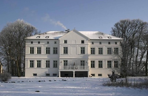 Blengow Apartment | Relaxing Stay at Herrenhaus Blengow App.15 with Great Amenities