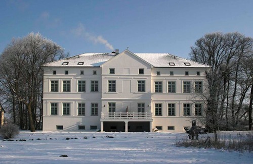 Blengow Apartment | Pet-Friendly Herrenhaus Blengow App.1 with Breakfast Included