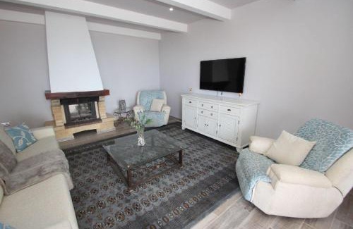 Chio House | Relaxing Ferienhaus in Guía De Isora with Spacious Terrace