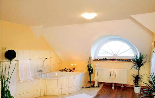 Lubbenow House | Discover Herrenhaus Lbbenow: Family-Friendly with Pool