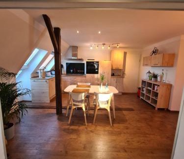 Breiholzfahre Apartment | Beautiful Views of Nord-Ostsee-Kanal with Pool Access