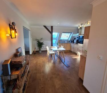 Breiholzfahre Apartment | Beautiful Views of Nord-Ostsee-Kanal with Pool Access