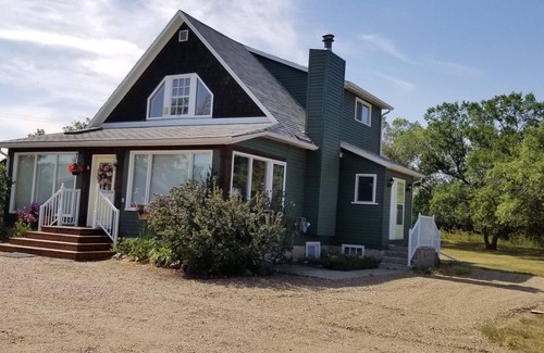 Herschel House | Unforgettable Stay at Herschel Retreat House, Saskatchewan