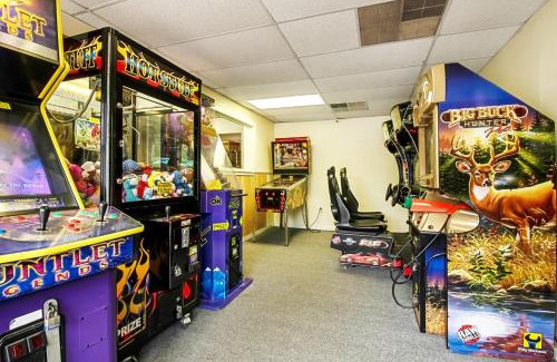 Lebanon - Pine Grove House | Top-Rated Hershey Camping Resort with Pool & Hot Tub