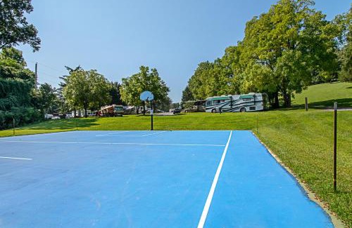 Lebanon - Pine Grove House | Top-Rated Hershey Camping Resort with Pool & Hot Tub