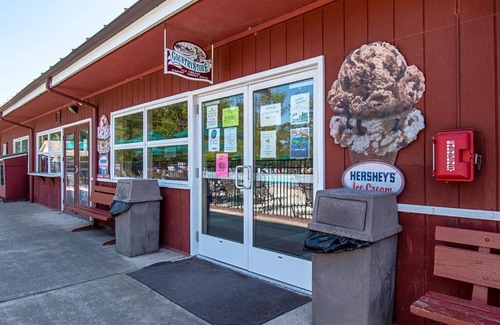 Lebanon - Pine Grove Resort | Relaxing Retreat at Hershey Camping Resort Loft Park Model 7