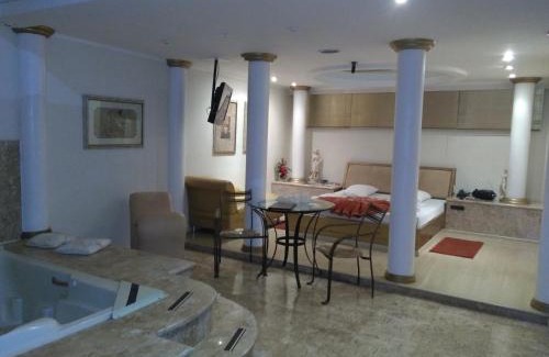 Regiao Urbana Homogenea XXVI Hotel | Heru's Motel: Oceanfront Escape with Pool and Hot Tub