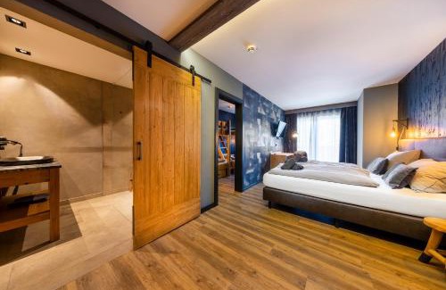Hollersbach im Pinzgau Hotel | Herz3 Hotel: Pet-Friendly Escape with Dining Delights
