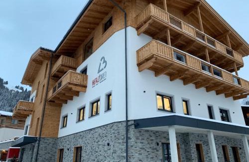 Hollersbach im Pinzgau Hotel | Herz3 Hotel: Pet-Friendly Escape with Dining Delights