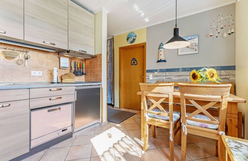 Lemkenhafen Apartment | Welcome to Ferienwohnung Seeblick: Pet-Friendly Retreat