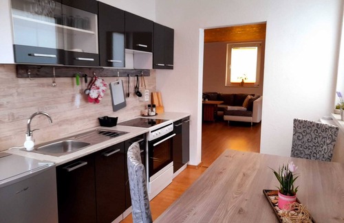 Nieheim Apartment | Welcome to Nieheim: Family-Friendly Stay with Breakfast