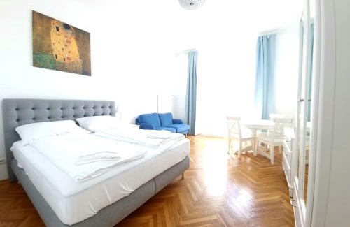 Stuwerviertel Apartment | Discover Eco-Friendly Comfort at Küss die Hand 3