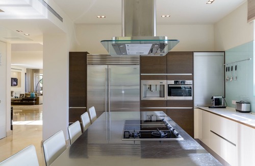 Herzliya Pituach House | Exclusive Herzliya Pituach Home with Ocean Views & Pool