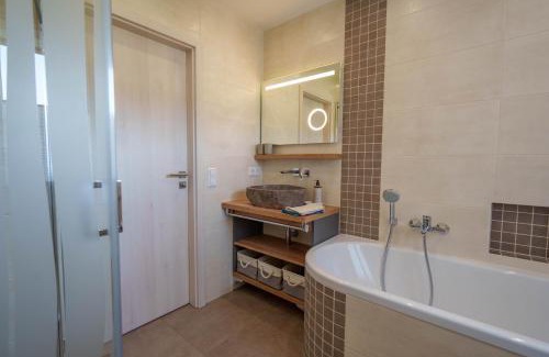 Kleinneuschonberg Apartment | Exceptional HERZstück Erzgebirge: Child-Friendly Retreat