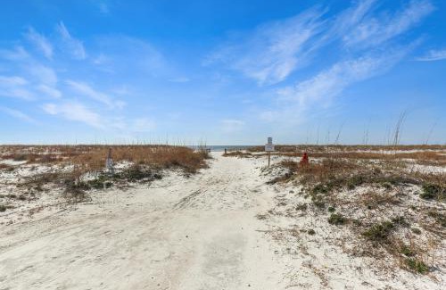 Mexico Beach House | Cozy Hesed Beach Cottage: Family-Friendly Retreat Awaits