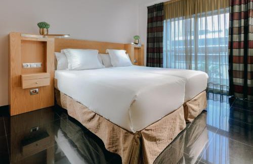 L'Hospitalet de Llobregat Apartment | Hesperia Fira: Pet-Friendly Stay with Great Amenities