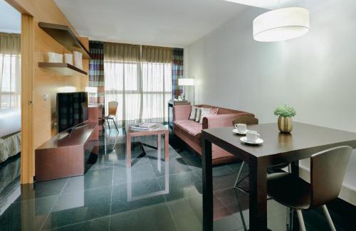 L'Hospitalet de Llobregat Apartment | Hesperia Fira: Pet-Friendly Stay with Great Amenities