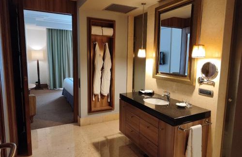 Naguanagua Hotel | Discover Hesperia WTC Valencia: Guest Rated & Family Friendly