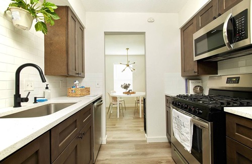 McNeil Hotel | Modern Duplex at Hestia: Ideal for Families & Pets