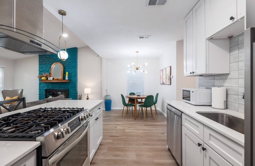 Barrington Oaks Hotel | Hestia: Pet friendly Cheerful Townhouse 2 Ensuites