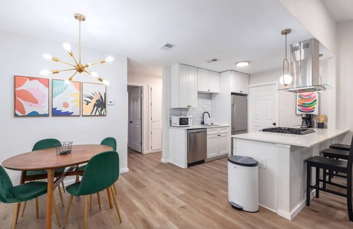Barrington Oaks Hotel | Hestia: Pet friendly Cheerful Townhouse 2 Ensuites