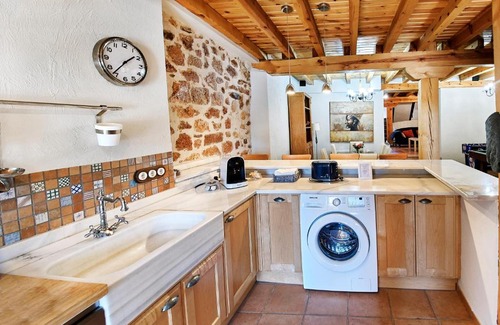 Ayllon House | Inviting HESTIA VuT: Family-Friendly with Pool Access