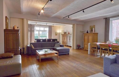 Eikot House | Welcoming Het Bloesemklooster Relais for Family Getaways