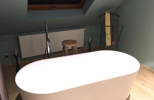 Ypres House | Experience Unmatched Comfort at Het Kabinet - 4-Star Stay