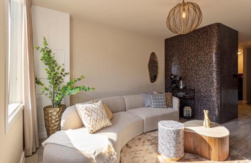 Binnensingelgebied Apartment | Discover Het Oude Stadhuis: Family-Friendly Retreat Awaits