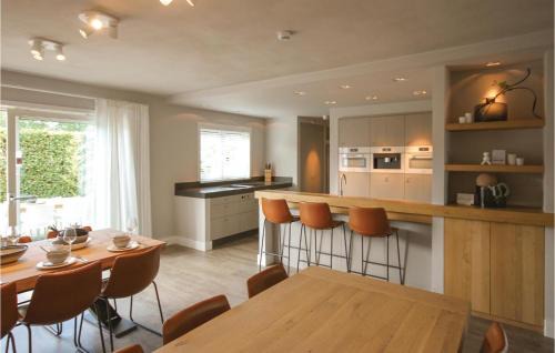 Maurik House | Enjoy Family-Friendly Amenities at Het Rivierhuis Hotel