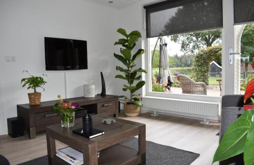 Haaksbergen Bed & Breakfast | Exceptional Het Tuffel Huuske with Breakfast & 9.7 Rating
