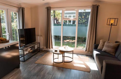 Bosgebied Hoenderloo Ski Chalet | Discover the Beauty of Het Zonnige Veluwshofje Resort