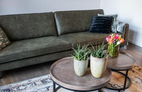 IJzendijke Apartment | Beautiful Het Zeeuwse Bloemenhuis with Ocean Views