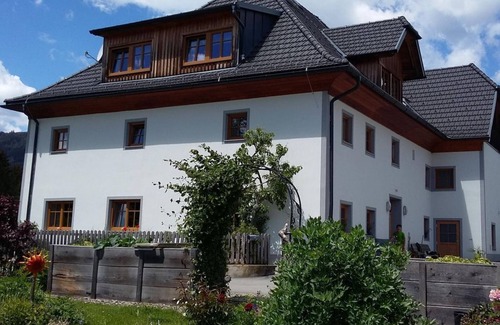 Zeutschach Apartment | Cozy Heublumenzimmer at Tonibauer with Breakfast Included