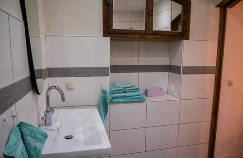 Ulfen House | Comfortable Heuhof-Breitau Gästezimmer with Great Amenities