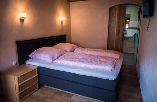 Ulfen House | Comfortable Heuhof-Breitau Gästezimmer with Great Amenities