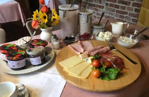 Ulfen House | Comfortable Heuhof-Breitau Gästezimmer with Great Amenities