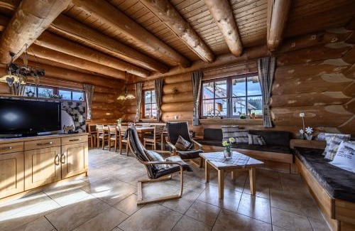 Tragweis Resort | Oceanfront Retreat: Heumanns Blockhaeuser am Wald, 9/10 Rated