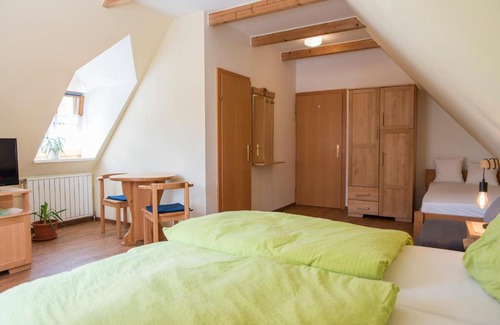 Krumau am Kamp House | Pet-Friendly Heurigengasthof Prinz: Rated 8.3 by Guests