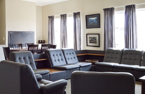 Vineta Apartment | Discover Heuschneider Platz: Family-Friendly 3 Bedroom Stay