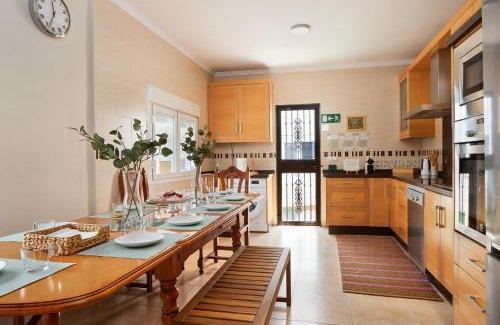 Churriana House | Experience Hevres El Capricho: Oceanfront Bliss Awaits