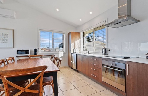 Port Elliot House | Hey Boomer - 2-8 Railway Tce, Port Elliot