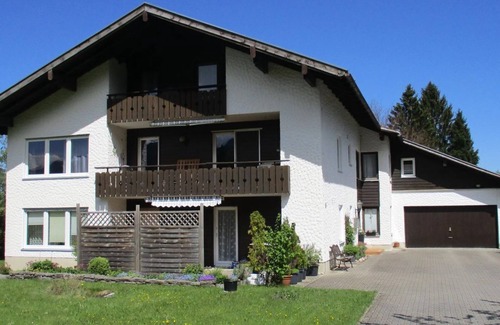 Trauchgau Apartment | Heyartz, Ferienwohnung Peter - FeWo. I 1. Stock/Wohn-Schlafraum/Dusche