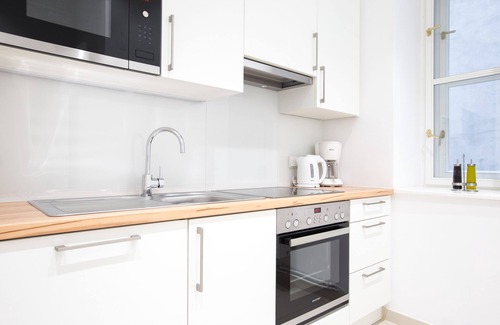 Alservorstadt Apartment | Convenient HeyMi Apartments in City Center with Breakfast
