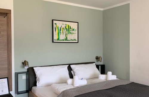 Neustadt-Hambach Hotel | Pet-Friendly Comfort at Hotel Garni Helbig - 8.7/10 Rated